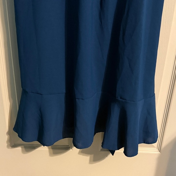 Elegant Blue Maxi Dress - Picture 6 of 7